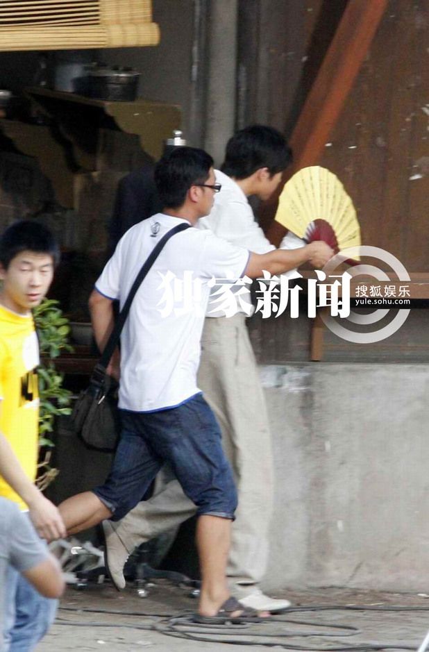 俞灝明穿彈力衣復出拍戲 《春天》片場正面照曝光