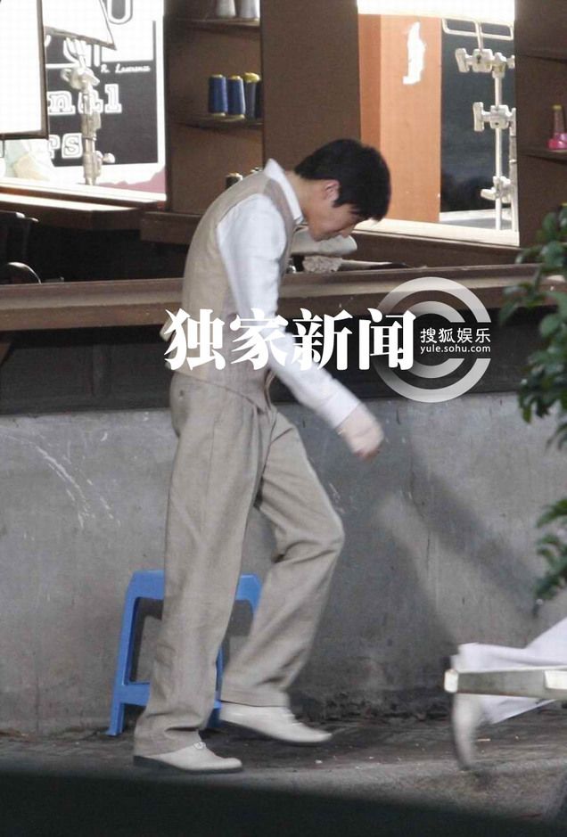 俞灝明穿彈力衣復出拍戲 《春天》片場正面照曝光