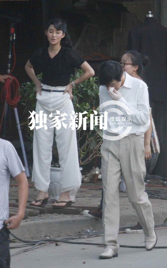 俞灝明穿彈力衣復出拍戲 《春天》片場正面照曝光