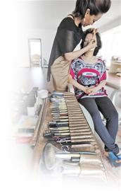 青島興起職業(yè)陪逛 陪逛四次街就能賺萬元 青島興起職業(yè)陪逛 陪逛四次街就能賺萬元