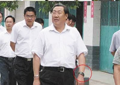 微笑門安監局長回應質疑 稱最貴的表是萬寶龍