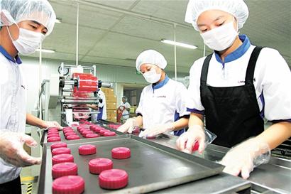 青島五星級酒店月餅多是代工 用次級餡料貼牌后價漲3倍 青島五星級酒店月餅多是代工 用次級餡料貼牌后價漲3倍