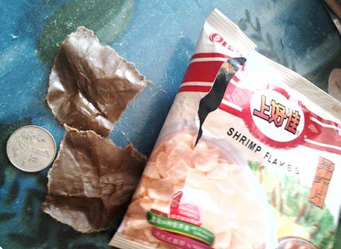 上好佳鮮蝦片1包吃出3張紙屑 投訴一月沒說法 上好佳鮮蝦片1包吃出3張紙屑 投訴一月沒說法