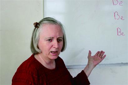 青島65歲女外教來青11年:和學生在一起很溫暖 青島65歲女外教來青11年:和學生在一起很溫暖