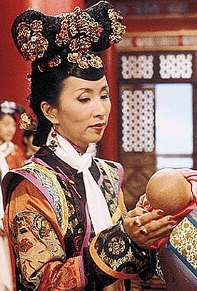 女星產子生父成謎 《金枝欲孽》皇后私生子曝光