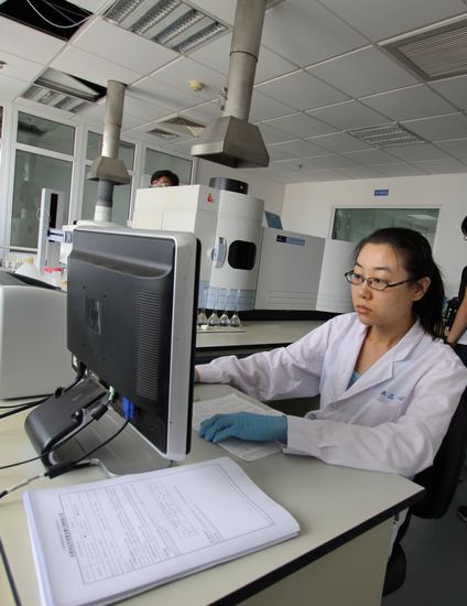 揭秘食品實驗室:毒奶粉轉基因物質全現形