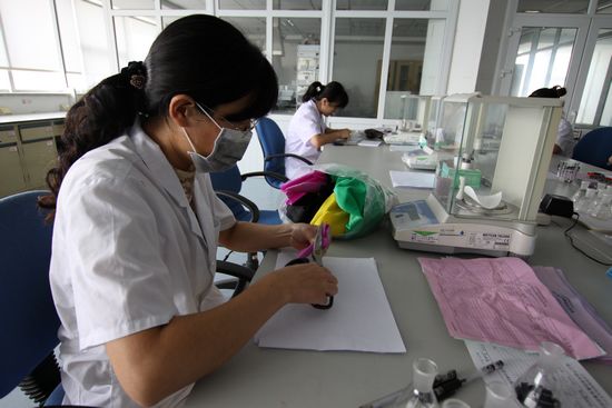 揭秘食品實驗室:毒奶粉轉基因物質全現形