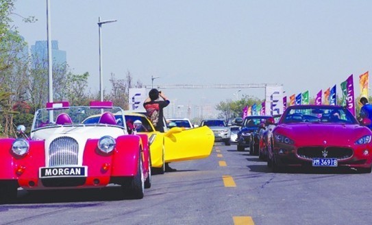 全國豪車聚青島狂玩漂移 輪胎瞬間200℃彌漫燒焦味 全國豪車聚青島狂玩漂移 輪胎瞬間200℃彌漫燒焦味