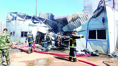 小煙頭引燃大板房工人家當被燒光