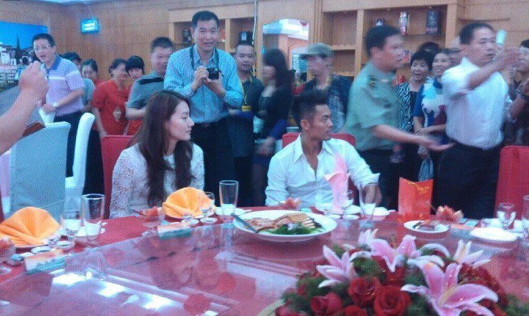 林丹謝杏芳家鄉辦喜宴 游街排場大　