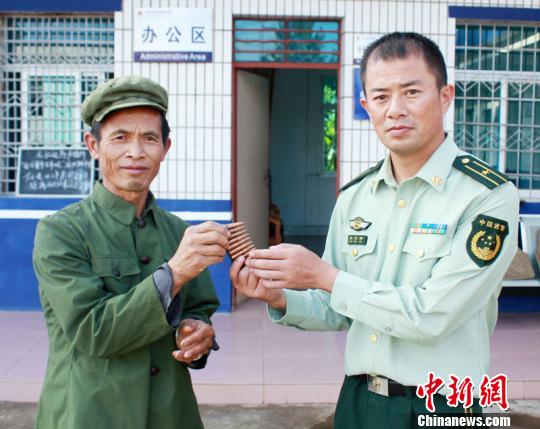 云南越戰老兵上交子彈44發 珍藏30余年