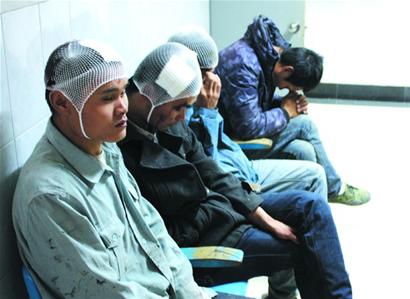 青島深藍公寓保安持鋼管猛砸工人頭 嫌衣服臟阻止進出