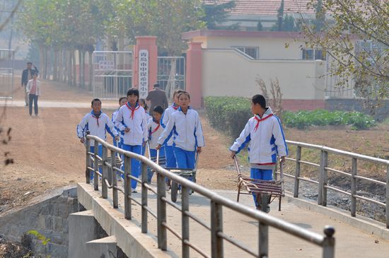 青青島網友為即墨希望小學捐贈圖書室 青青島網友為即墨希望小學捐贈圖書室
