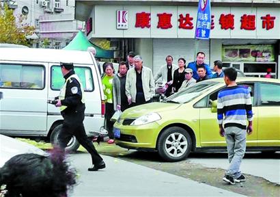 瑞昌路三車連環追尾 過路司機看熱鬧釀二次車禍 瑞昌路三車連環追尾 過路司機看熱鬧釀二次車禍
