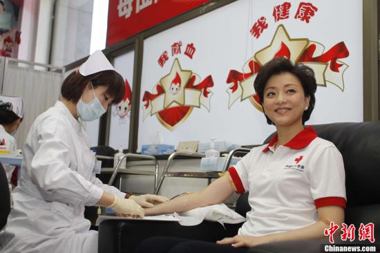 楊瀾回應質疑稱未入美國國籍 自曝當年艱辛事 楊瀾回應質疑稱未入美國國籍 自曝當年艱辛事