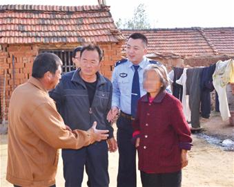 72歲老太夜行百里到日照看海 海邊瑟瑟發抖 72歲老太夜行百里到日照看海 海邊瑟瑟發抖
