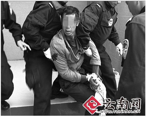 男子持刀綁架人質索要錢財被特警擊斃(組圖)