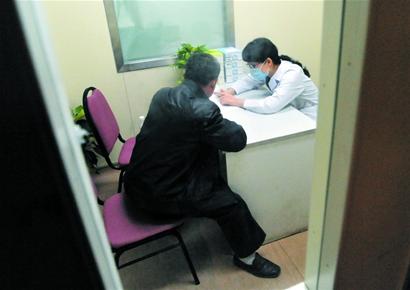 救命藥駕到小雪重新展笑顏 青島市民7天接力尋藥 救命藥駕到小雪重新展笑顏 青島市民7天接力尋藥