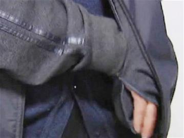 現金取兩萬衣袋沒底漏一半 現金取兩萬衣袋沒底漏一半