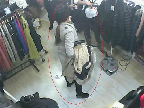 快手女賊頻現開發區 視頻監控扒竊全程曝光