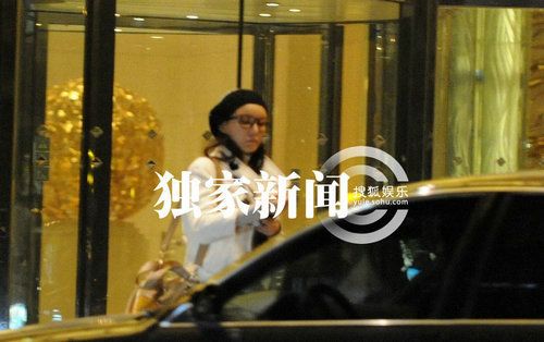 波神彭丹現身夜店狂歡 與神秘男士駕車同歸家