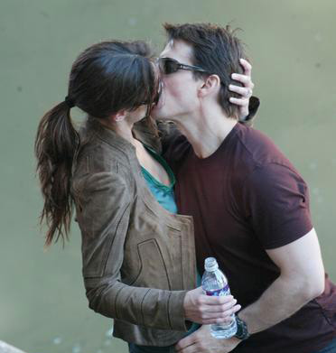 薛凱琪街頭舌戰湯駿業 明星情不自禁激吻被偷拍