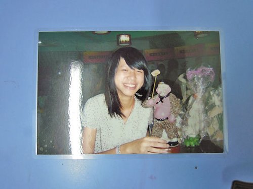 吳華靜是個愛笑的女孩。 吳華靜是個愛笑的女孩。