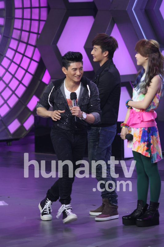 吳奇隆馬蘇牽手錄節目很是曖昧 緋聞越來越撲朔迷離