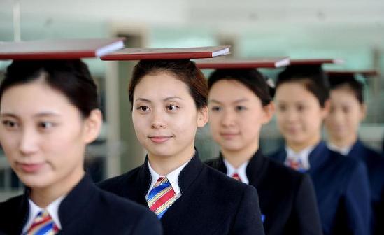 哈大高鐵美女乘務員亮相