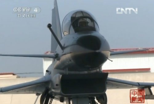 中國首批殲擊機女飛駕殲10執行空地打擊任務