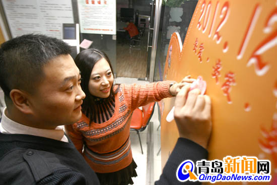 示愛日受追捧 示愛日受追捧