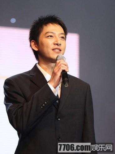 央視最帥實習主播胡悅鑫轉正 家庭背景女友遭曝光