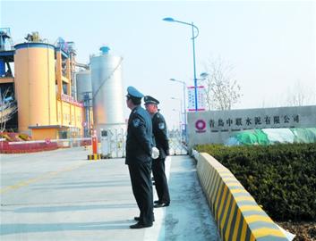 嘩!傾瀉水泥料悶死司機 嘩!傾瀉水泥料悶死司機