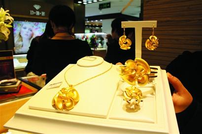 青島金價每克下跌最多50元 優惠幅度大購買劃算