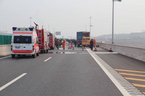 江西德昌高速疑因領導視察封路 交警稱管控演練