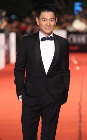 曝明星神奇駐顏術：金喜善輸血 劉德華打回春針