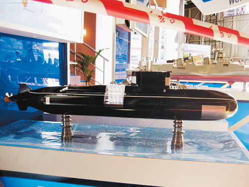 推銷給印度的”阿穆爾“改進型模型，“薩羅夫”號的指揮塔圍殼與它差別較大。