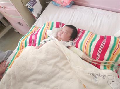 面臨截肢男嬰胳膊奇跡保住 面臨截肢男嬰胳膊奇跡保住