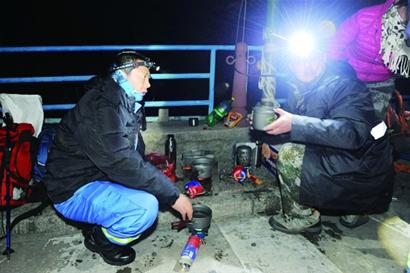 老高已經(jīng)失蹤79小時(shí) 救援人員昨進(jìn)行了拉網(wǎng)式、地毯式搜救 但仍沒有他的下落