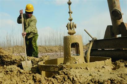 袁夫剛和兒子為多賺點錢回家過年在工地上堅守工作 袁夫剛和兒子為多賺點錢回家過年在工地上堅守工作
