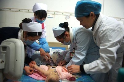 廣西大化超載中巴墜崖致10人遇難 廣西大化超載中巴墜崖致10人遇難