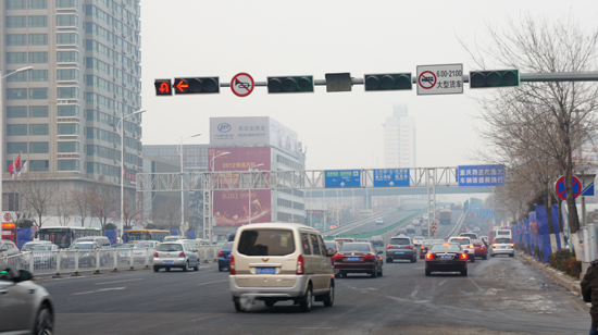 司機吐槽:信號燈都不規范 '被'闖黃燈算誰錯 司機吐槽:信號燈都不規范 '被'闖黃燈算誰錯