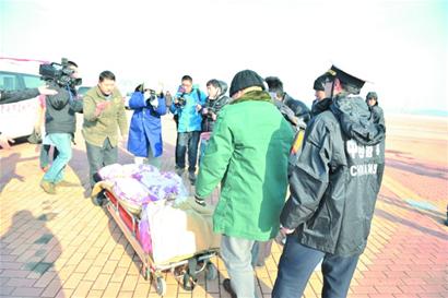 搶時間救人直升機(jī)出動 搶時間救人直升機(jī)出動