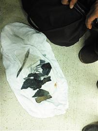 兩工人回家過(guò)馬路被雅閣撞飛 兩工人回家過(guò)馬路被雅閣撞飛