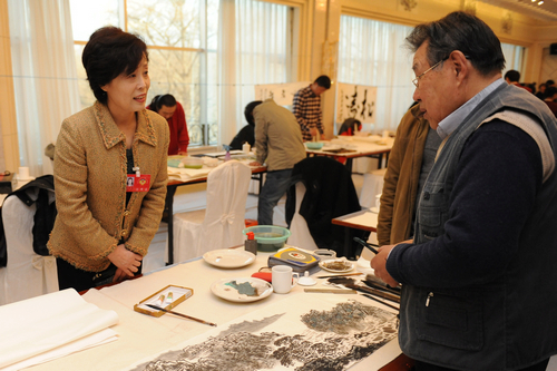 政協書畫筆會舉行 委員盡展才情贊青島 政協書畫筆會舉行 委員盡展才情贊青島