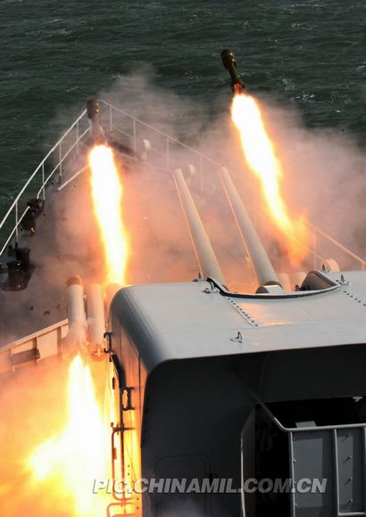 資料圖：中國海軍某驅支精確打擊“敵潛艇”。