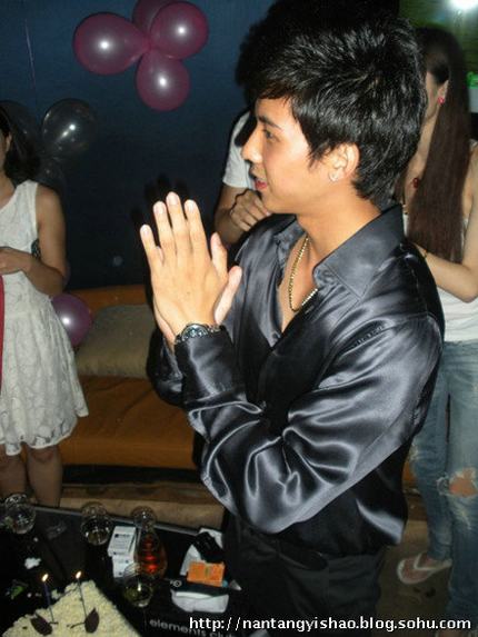 朱時茂21歲兒子朱青陽生活照曝光 網友：比他爸精神多了