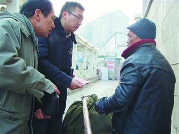 撞人司機:求求你,去醫院流浪男子:謝謝你,不用了 撞人司機:求求你,去醫院流浪男子:謝謝你,不用了