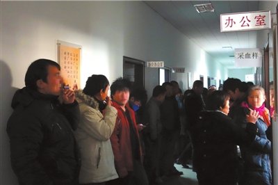 “血頭”組織學生及民工賣血抽成 獻血不經體檢