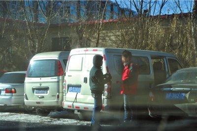 “血頭”組織學生及民工賣血抽成 獻血不經體檢